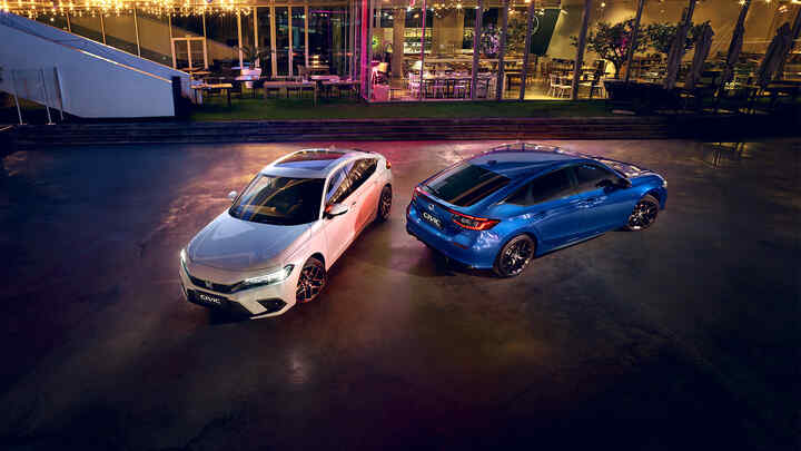 Side facing Honda HR-V in city location.
