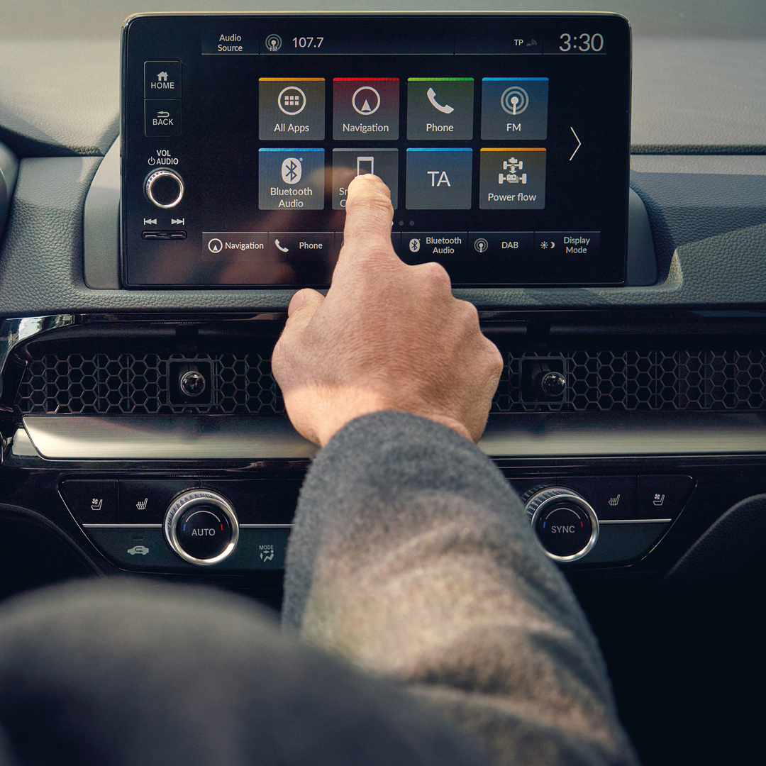 Honda CR-V Hybrid, Nahaufnahme des Displays im Innenraum.