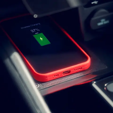 Familie in einem Honda e:Ny1.