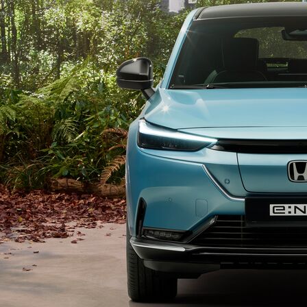 Nahaufnahme der Honda SENSING Technologie des Honda e:Ny1.