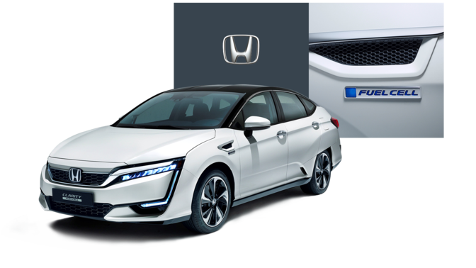 Dreiviertelvorderansicht des Honda Clarity Fuel Cell mit Honda-Logo.
