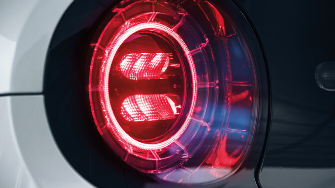 Nahaufnahme der LED-Rückleuchten des Honda e.