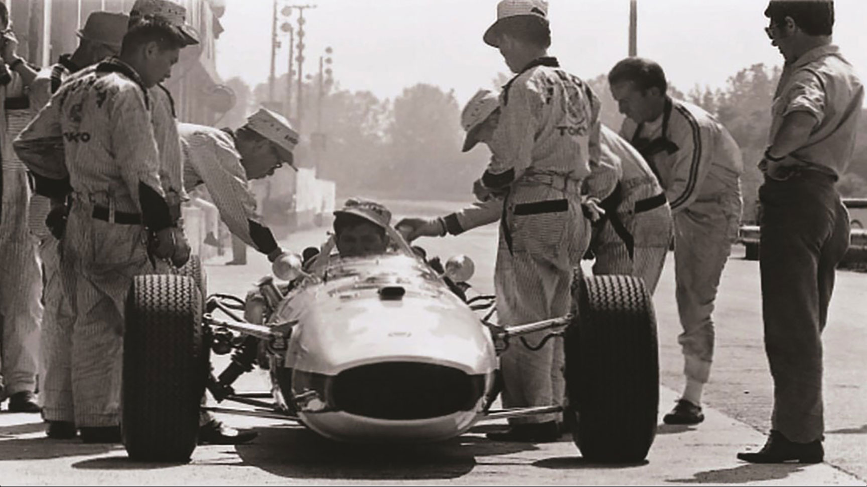 Soichiro Honda bei der Vorbereitung auf unser erstes Formel-1-Rennen beim Grossen Preis von Ungarn 1964.