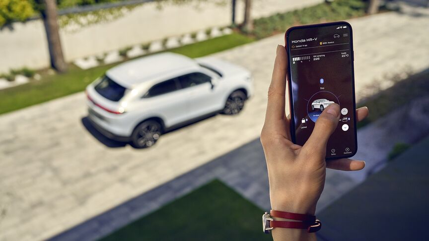 Nahaufnahme des Honda e Armaturenbretts mit Honda Personal Assistant