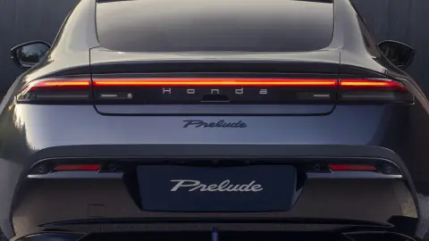 Abbildung mit dem Armaturenbrett des Honda Prelude.