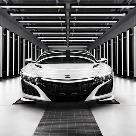 Honda NSX Hybrid, Frontansicht, geparkt in Garage