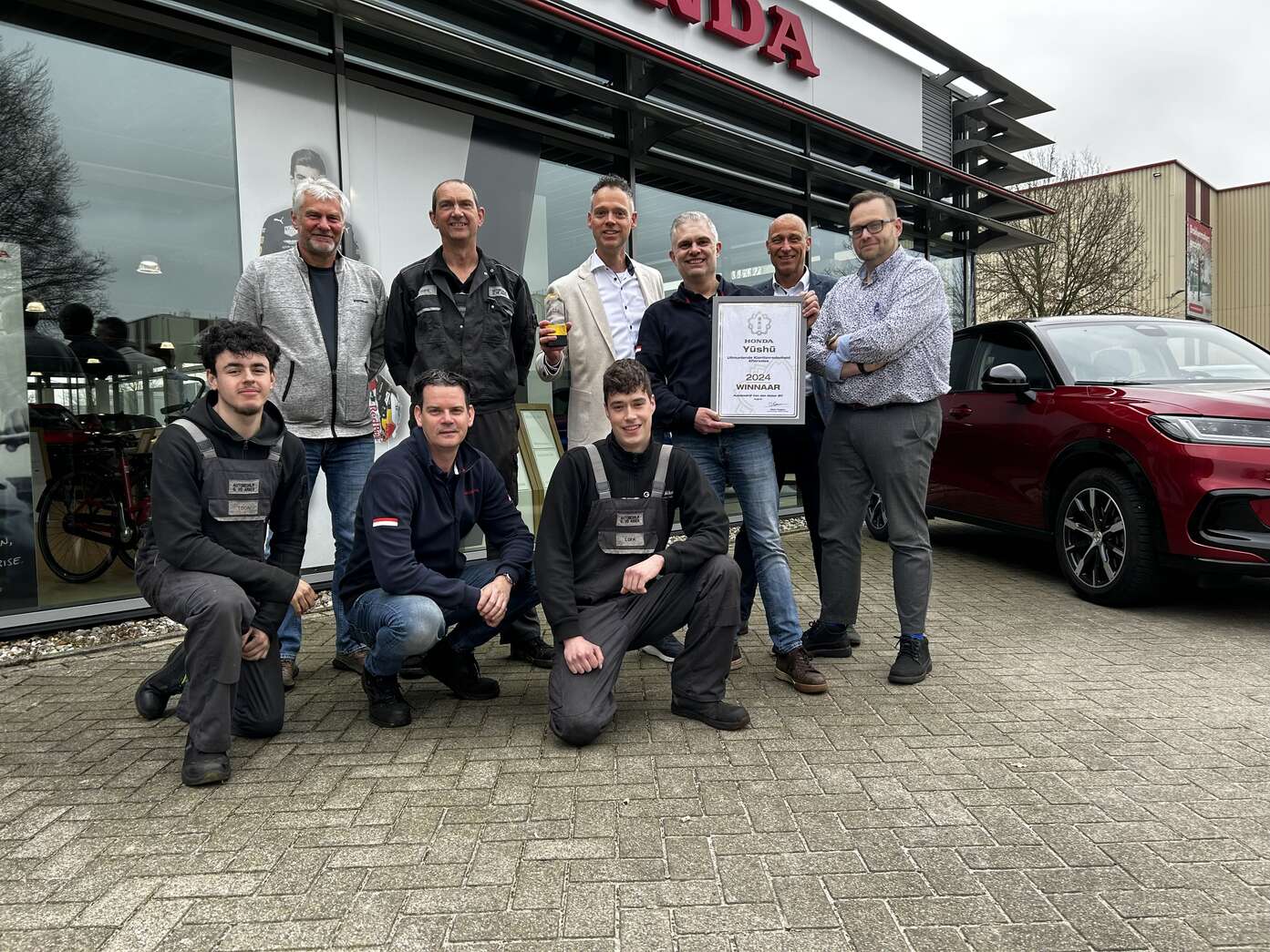Honda dealership with Yushu award.
