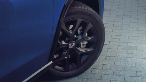 Honda ZR-V Hybrid, Nahaufnahme der sportlichen 18-Zoll-Leichtmetallfelgen.