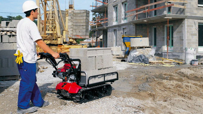 Allwegtransporter, Einsatz nach Modell, auf der Baustelle.