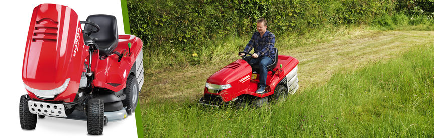 Links: Honda Rasentraktor, Dreiviertelvorderansicht, nach links zeigend. Rechts: Rasentraktor, Verwendung nach Modell, Gartenumgebung.