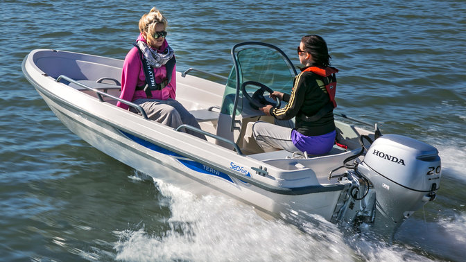 Boot mit BF20 Motor, Einsatz nach Modell, an der Küste