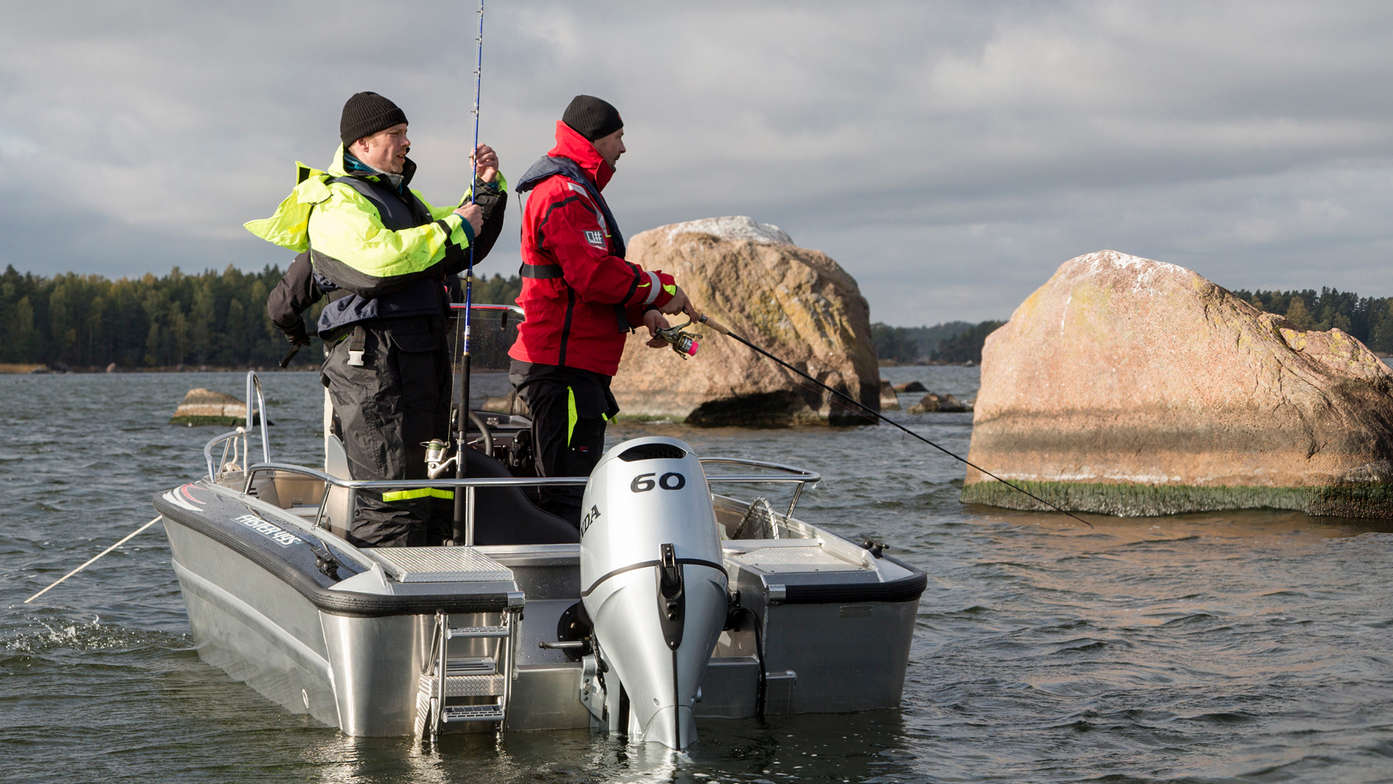 Boot mit BF60 Motor, Einsatz nach Modell, an der Küste