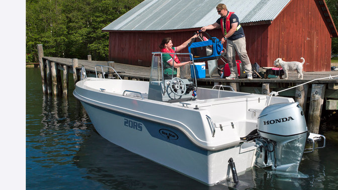 Boot mit Honda Motor, Einsatz nach Modell, an der K&uuml;ste