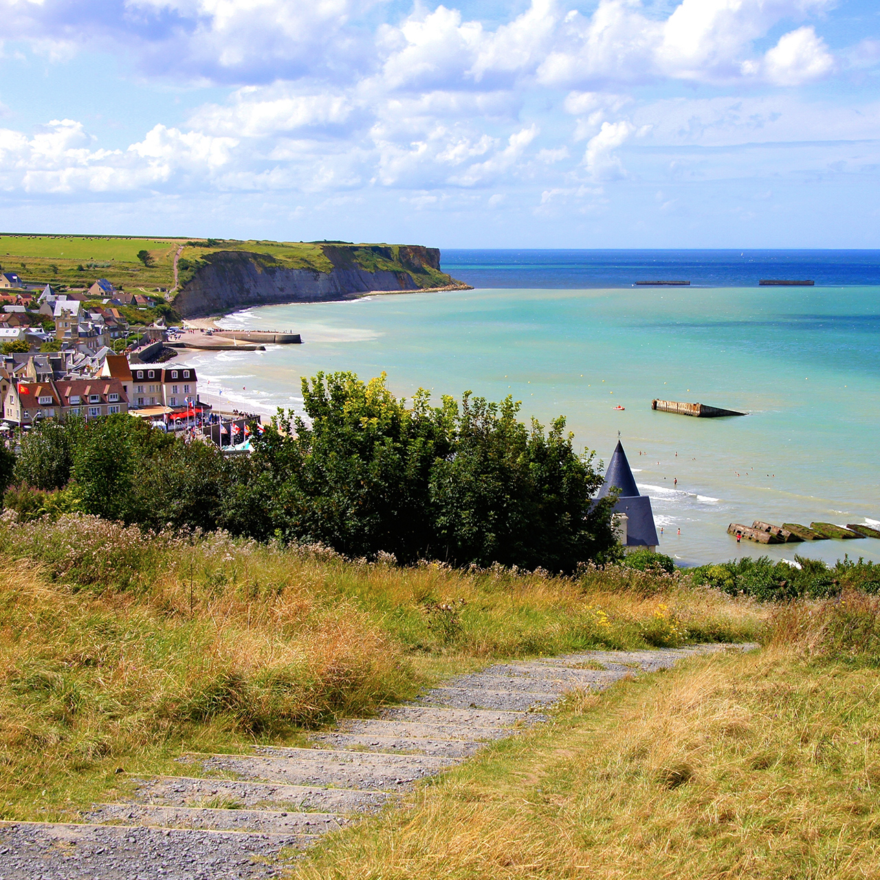 Blick über die Landungsstrände in der Normandie bei Arromanches les Bains, Frankreich