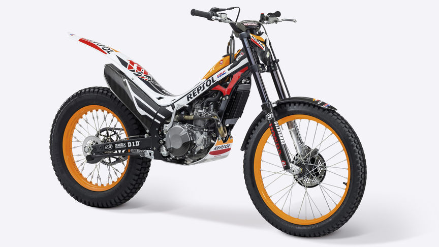 Seitenansicht einer Cota 4RT Repsol Replica, nach rechts weisend