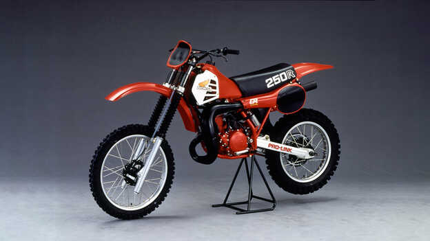 1981er Honda CR250R, Seitenansicht im Studio.