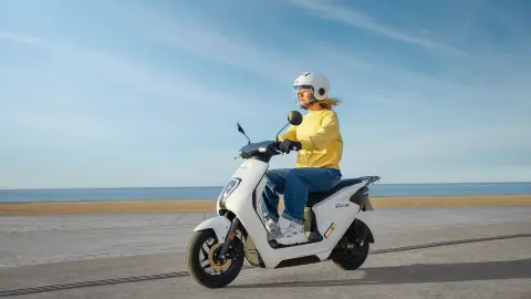 Honda EM 1e: in Aktion neben dem Strand