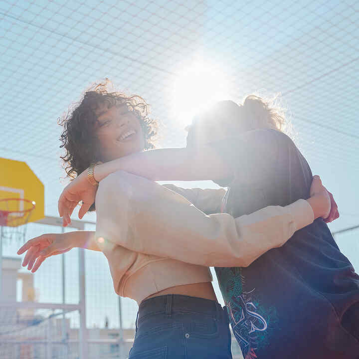 Zwei Models im Sonnenlicht auf dem EM1 e:  Fotoshooting