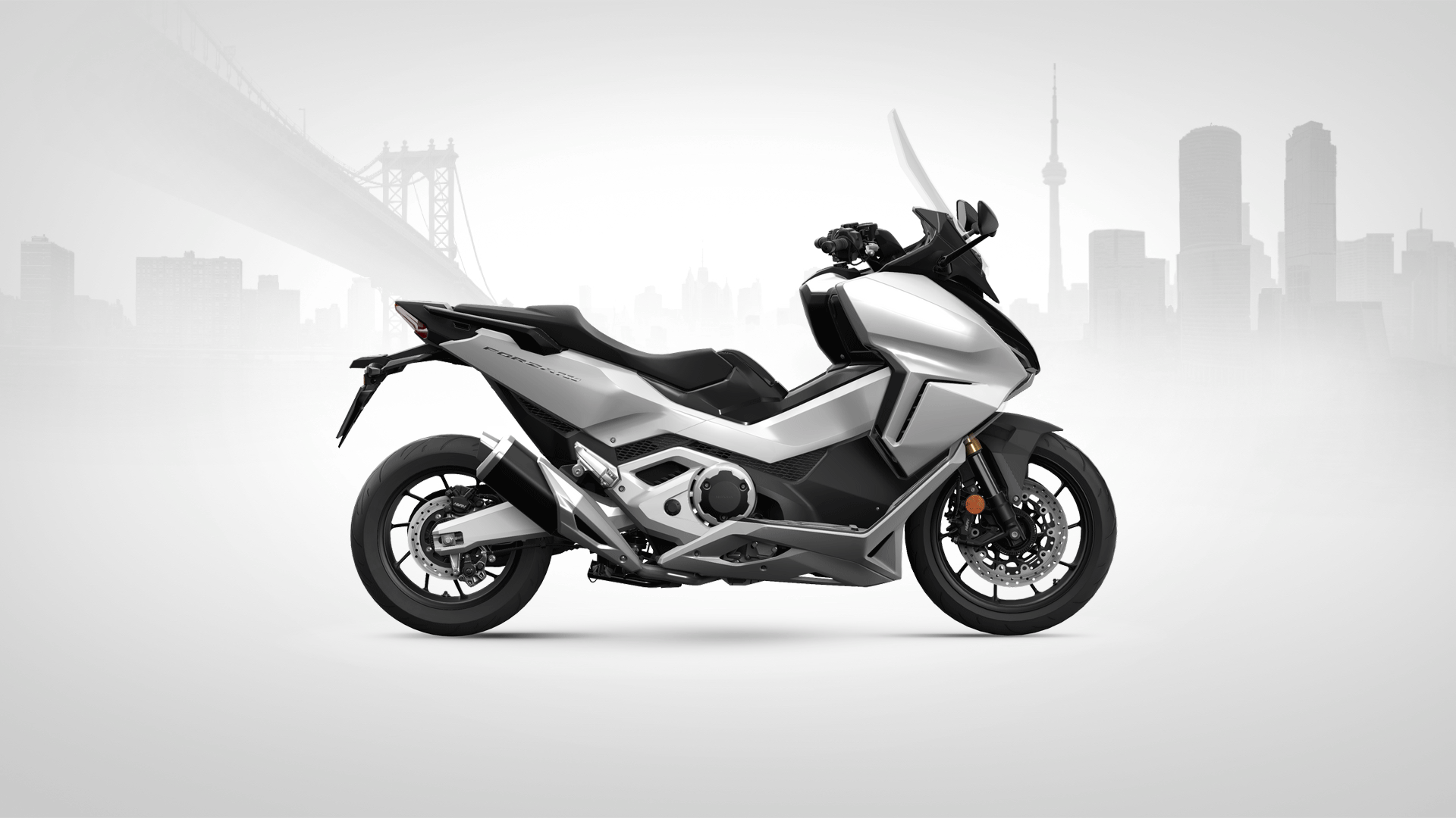 https://www.de.honda.ch/content/dam/central/motorcycles/scooters/forza750_2021/Overview/360-component/Forza750_CITY_mat_beta_silver_metallic/Forza750_angle001.png/jcr:content/renditions/fb_r.png