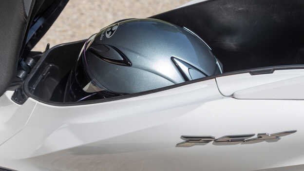 Großzügiger Stauraum und USB-C-Buchse