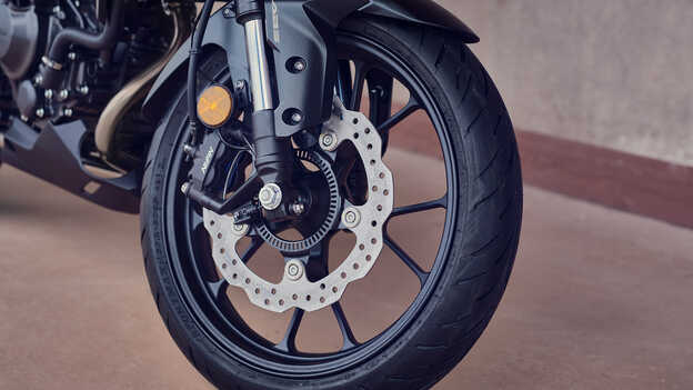 Honda CB300R, Nahaufnahme von IMU- und ABS-Bremssteuerung.