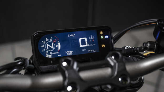 Neu gestaltete, leicht ablesbare LCD-Instrumente