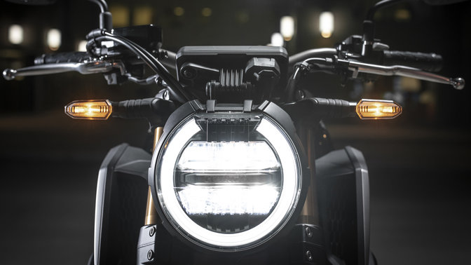 Honda CB650R, Nahaufnahme des Scheinwerfers.