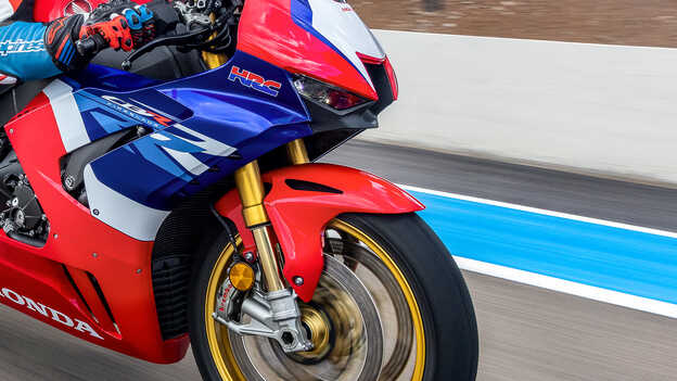 Honda CBR1000RR-R Fireblade SP mit Öhlins Smart Electronic Control