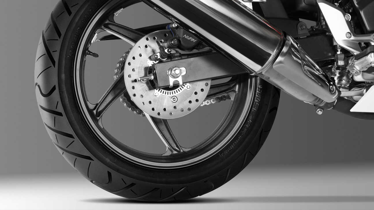 CBR300R Supersportler im Studio, Rad, Detailansicht