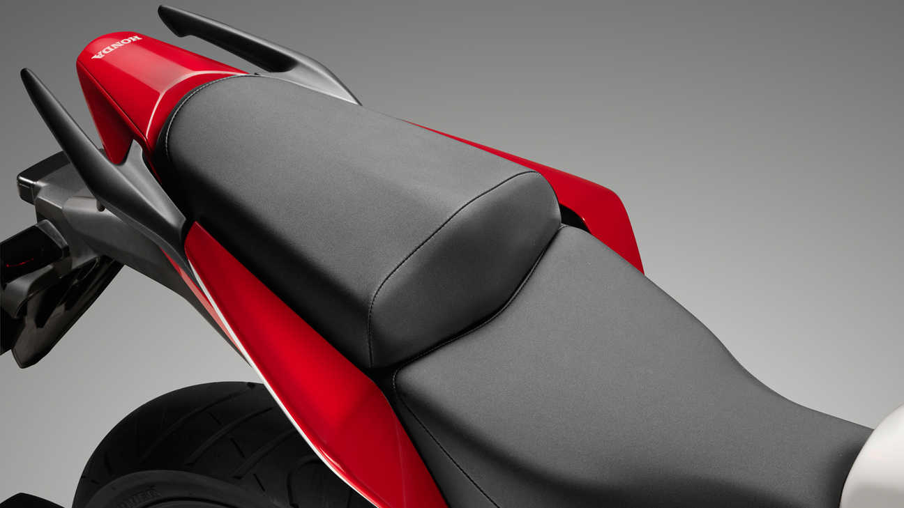 CBR300R Supersportler im Studio, Sitz, Detailansicht