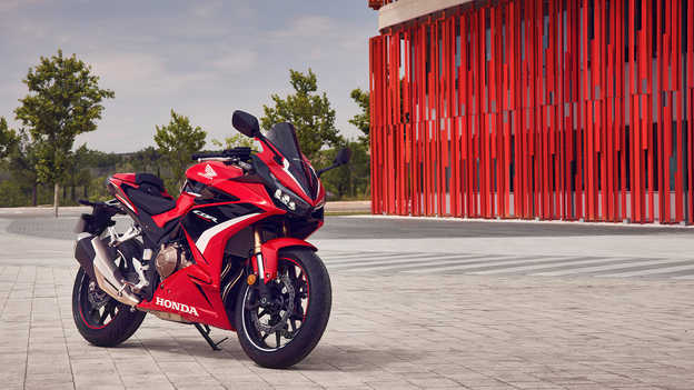 CBR500R, aggressives Supersport-Styling und neue Aufkleber