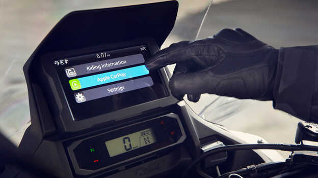 Honda NT1100 Touchscreen mit Smartphone-Konnektivität.