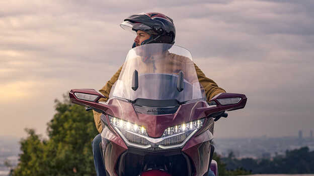 Honda GL1800 Gold Wing Tour, große elektrisch einstellbare Verkleidungsscheibe