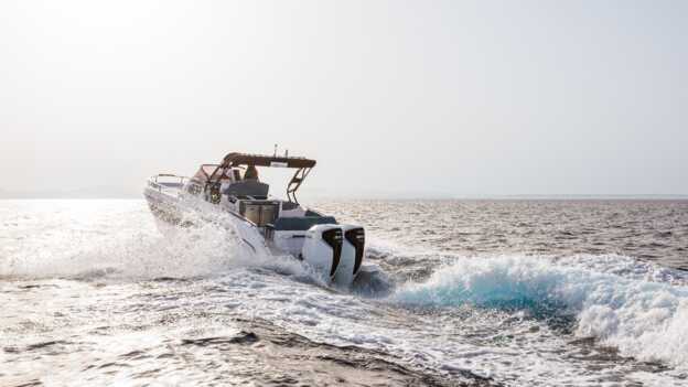 BF250 V6 outboard motor