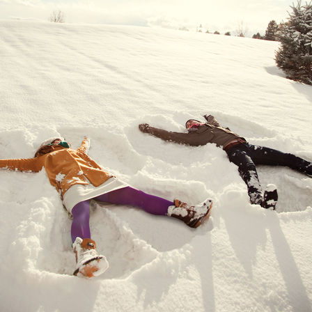 Modelle im Schnee.