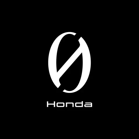 Famille assise à l'intérieur de la Honda e:Ny1.