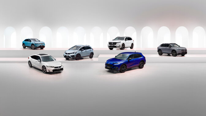 Honda-Reihe auf einer Bühne