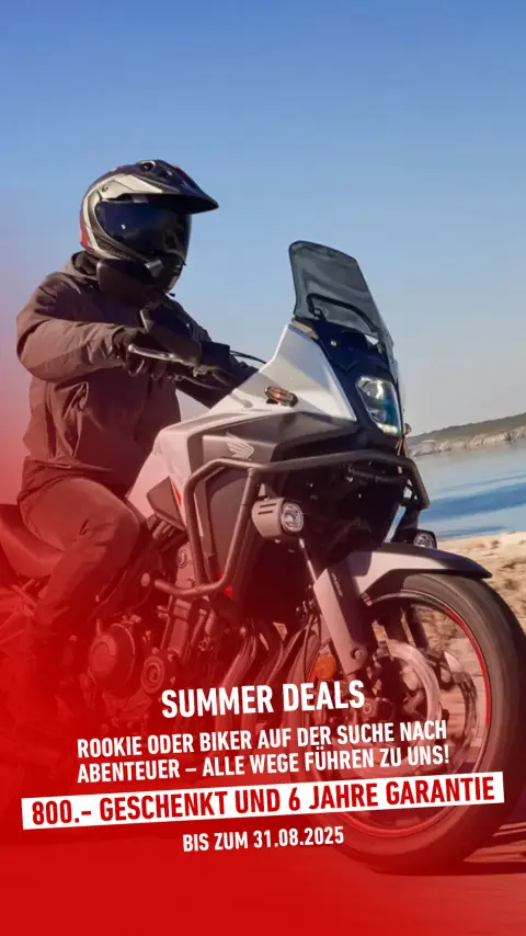 Honda NX500 auf einer Küstenstraße